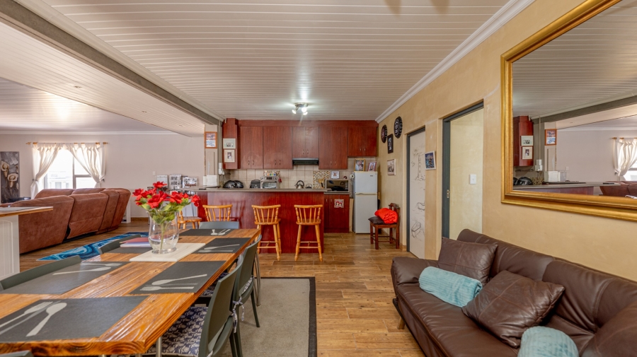 9 Bedroom Property for Sale in Struisbaai Western Cape